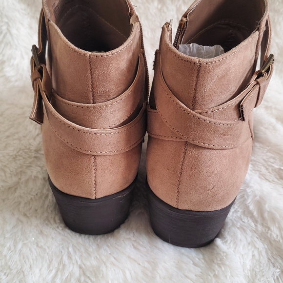 Booties - Picture 4 of 7